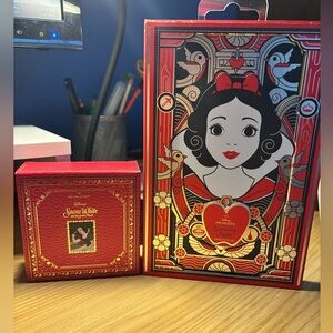 Disney Snow White Eyeshadow Palette and Highlighter Set